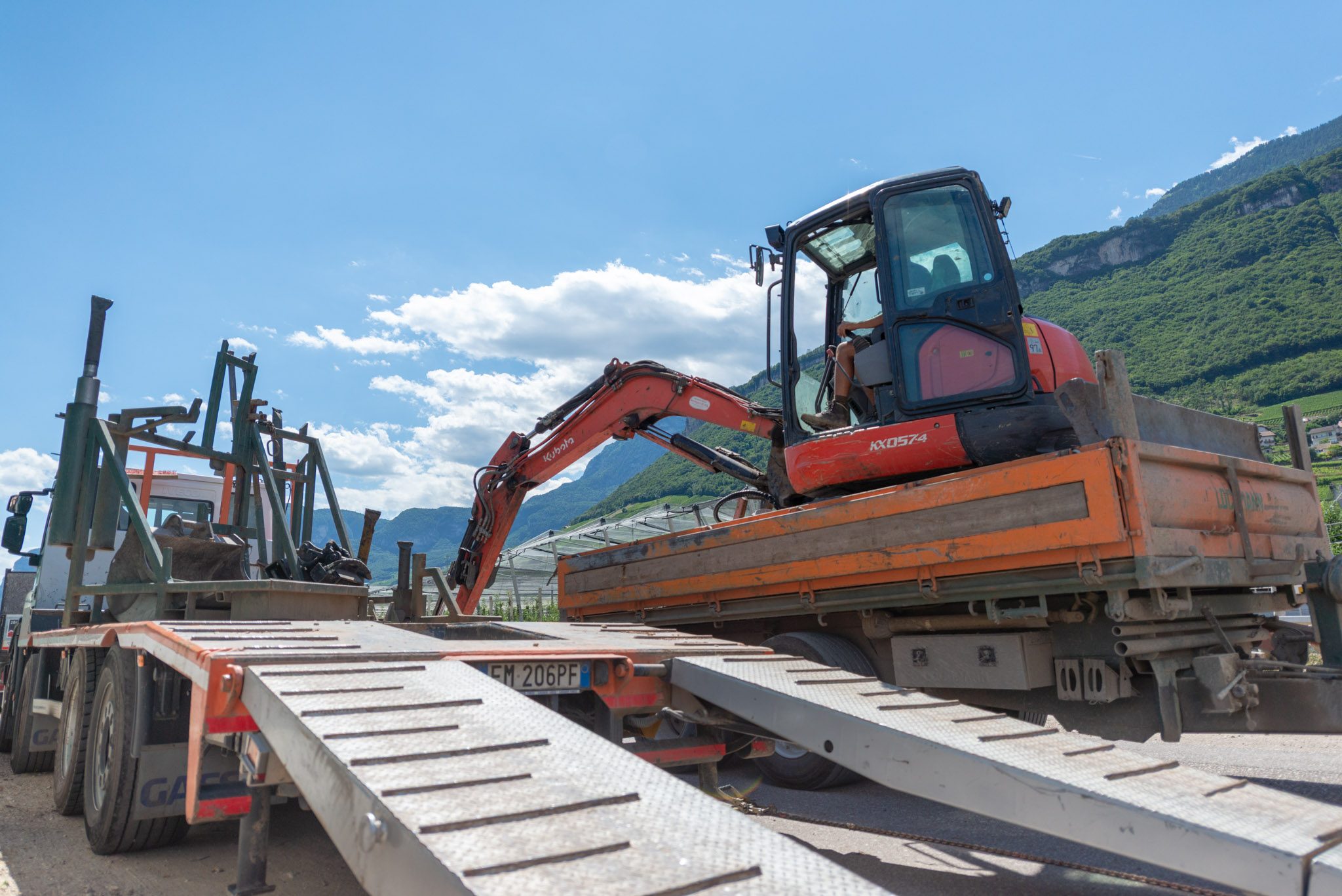Baggerarbeiten und Arbeiten im Gelände